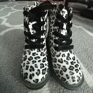 Super cute toddler girl boots!